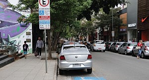 Aplicativo vai ajudar na fiscalização do uso irregular de vagas reservadas. André Porto/Metro